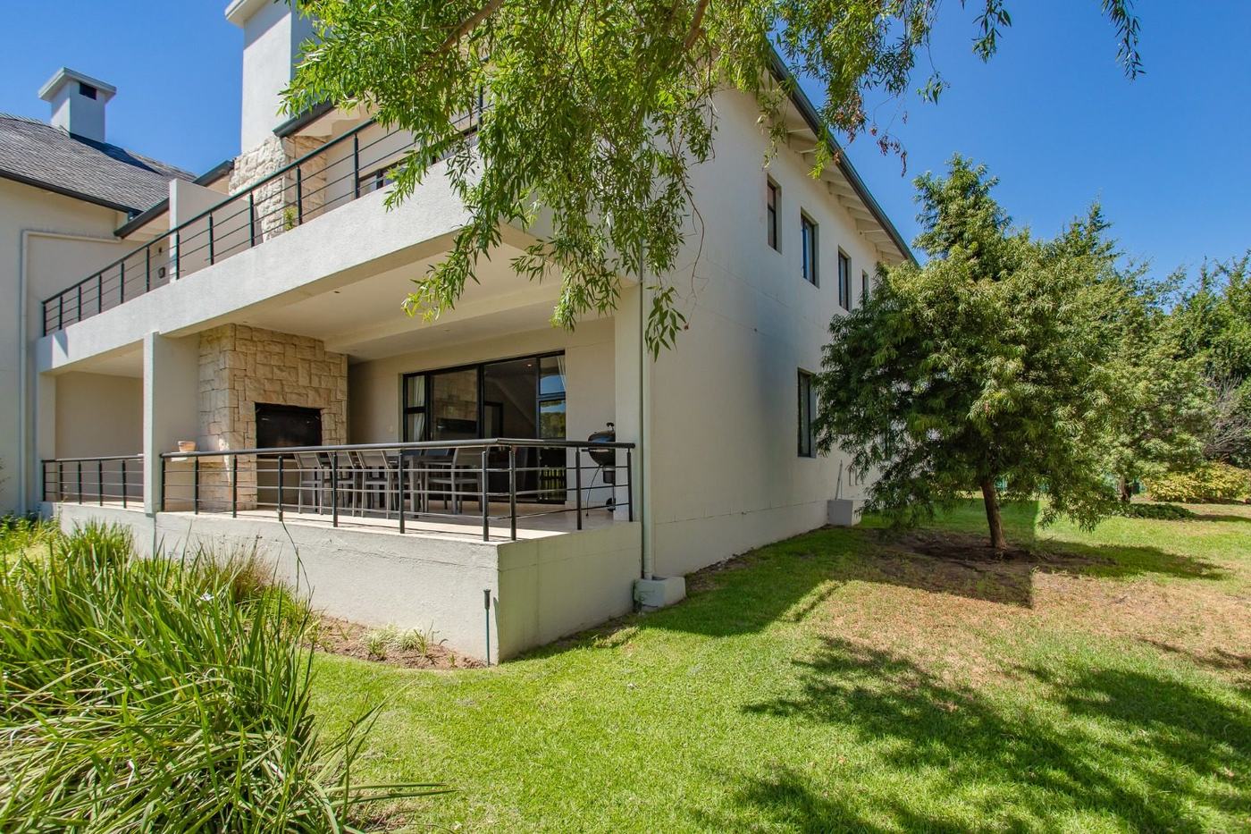 Land Cove 1A exterior and patio