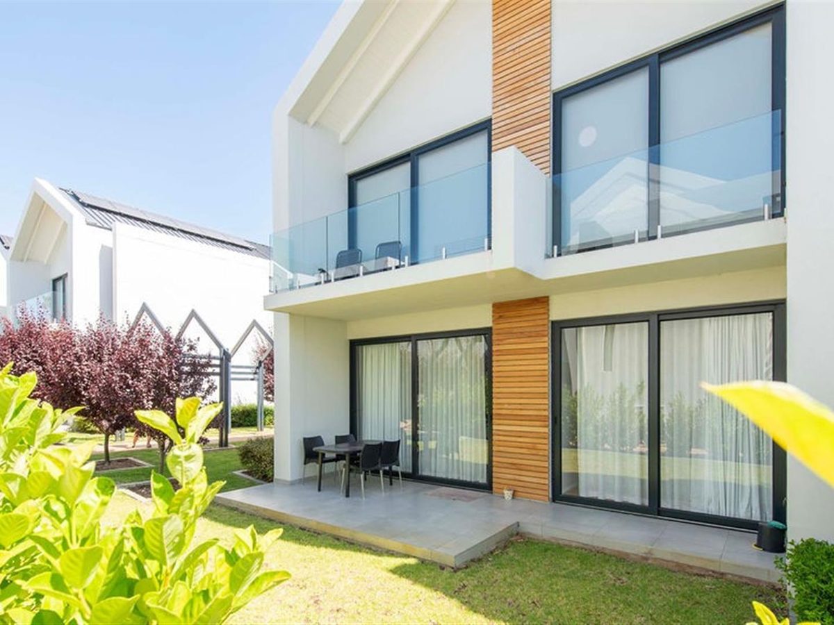 2 Bedroom Apartment For Sale in Val de Vie Estate, Paarl — R 6 750 000