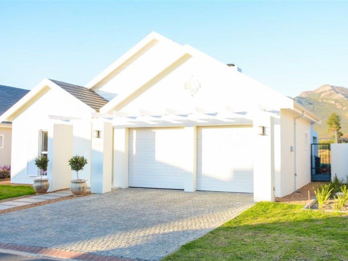 3 Bedroom House Rented Out in Val de Vie Estate, Paarl — R 34 000